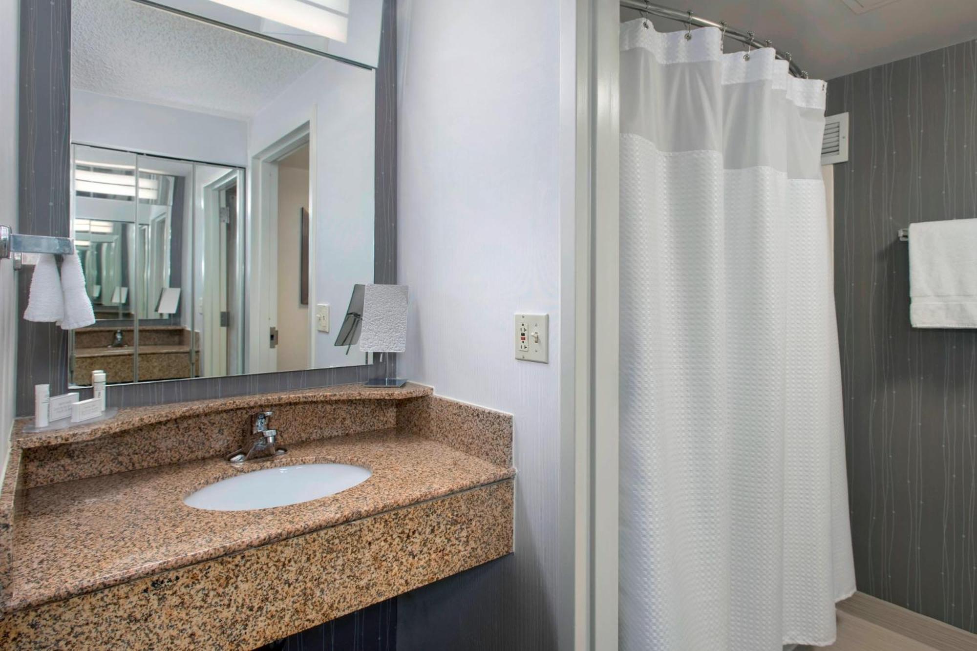 Courtyard By Marriott Newark Elizabeth Hotell Exteriör bild