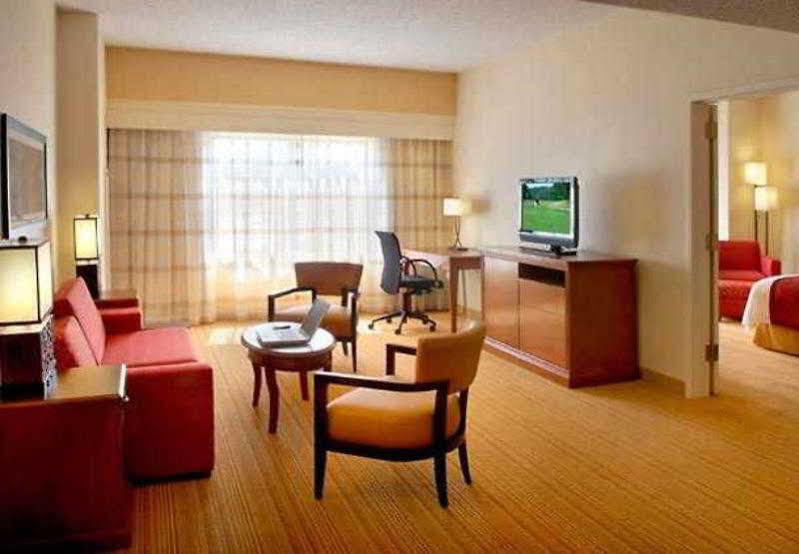 Courtyard By Marriott Newark Elizabeth Hotell Exteriör bild